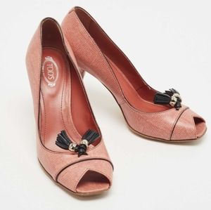 Tod's textured pink leather heels with black tassels. Size 38.5